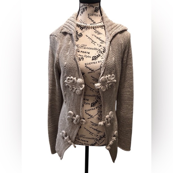Coldwater Creek Small 6/8 Tan and Gold Elegant Women's Sweater Lobster Clasps - Picture 1 of 5